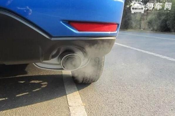 汽车排气管滴水是正常现象，证明发动机工况良好(个例除外)