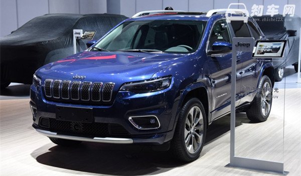 新款Jeep自由光上市 新增2.0T发动机很不错