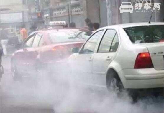 汽车排气管冒白烟怎么办，可能是你的散热系统漏水了