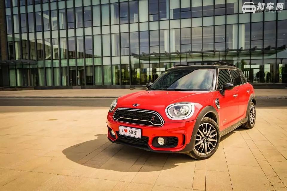 新款MINI COUNTRYMAN 新款MINI配置升级换装7速售价24.78-33.88万元