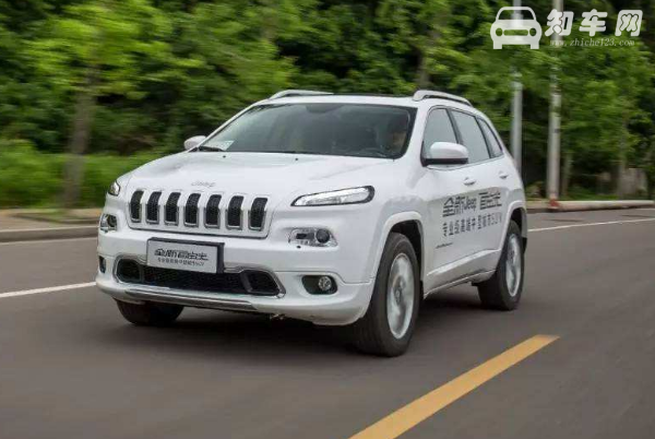 Jeep自由光油耗多少 百公里油耗8.1L左右