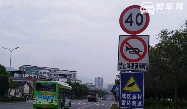 公路上的车靠哪边行驶