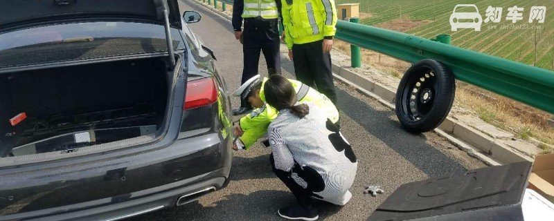 车辆在一般道路上发生故障后,应开启